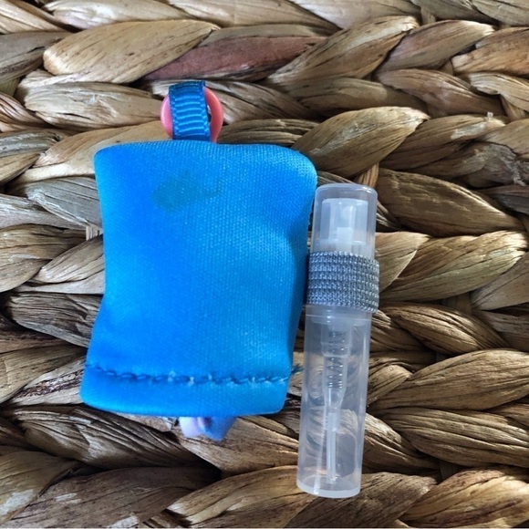 Screen and glasses cleaner keychain set - Picture 2 of 2